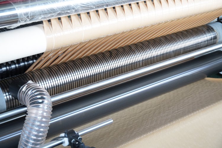 lower slitting blade shaft