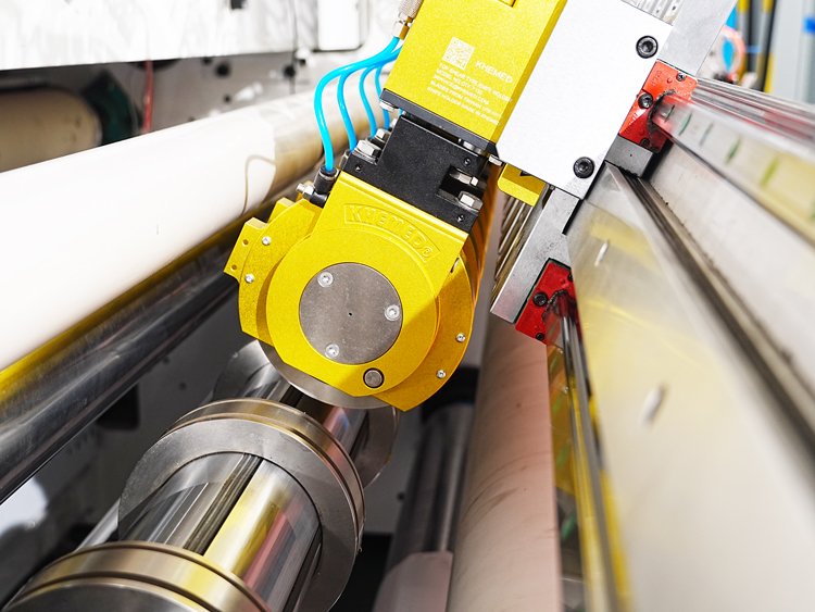 pneumatic blade slitting