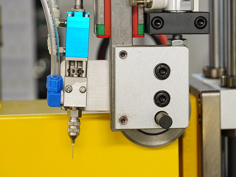 tail-cutter-and-gluer-900c