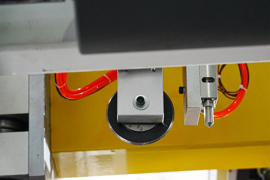 automatic-laser-core-aligment-900x600